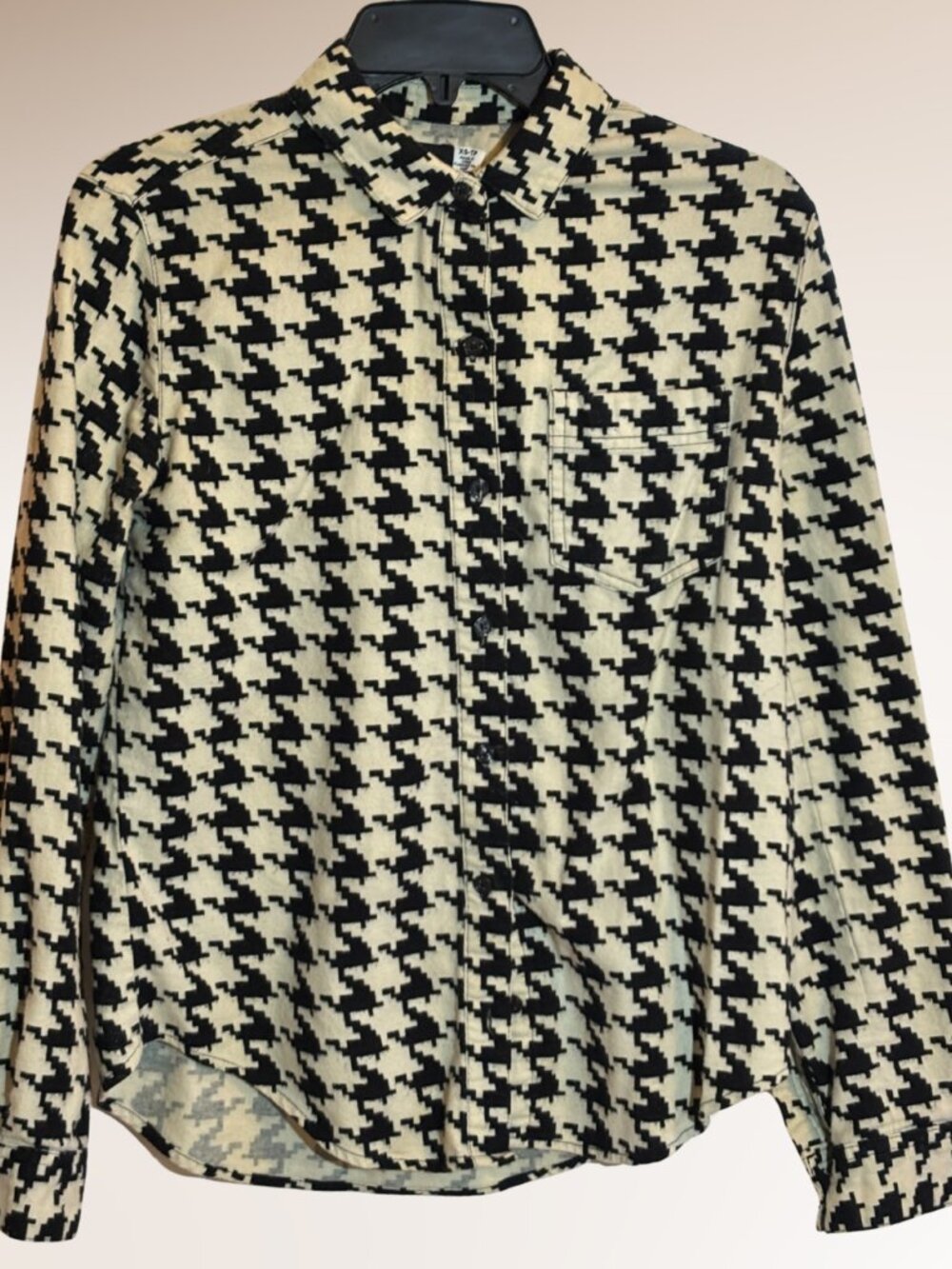 EUC Urban Outfitters Houndstooth Button-Up Flannel Shirt